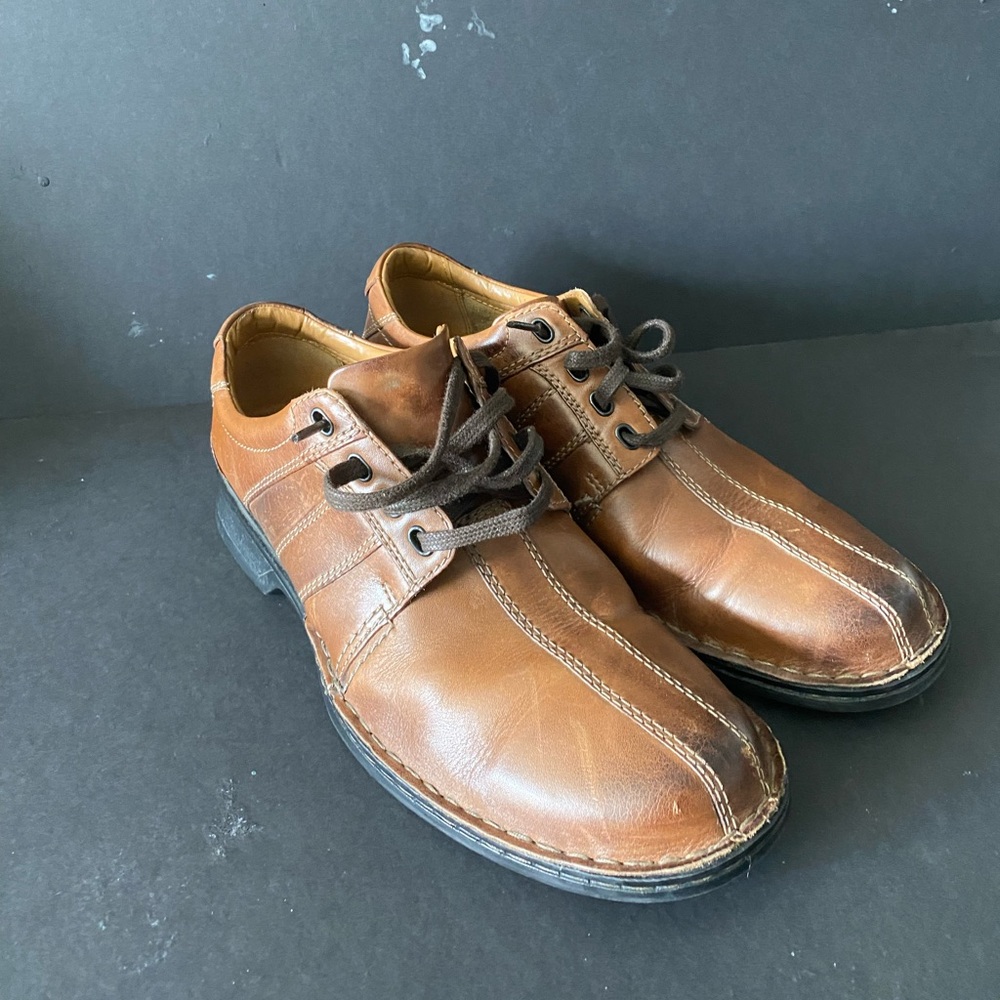 Men’s Clark’s Size 9 Leather Shoes